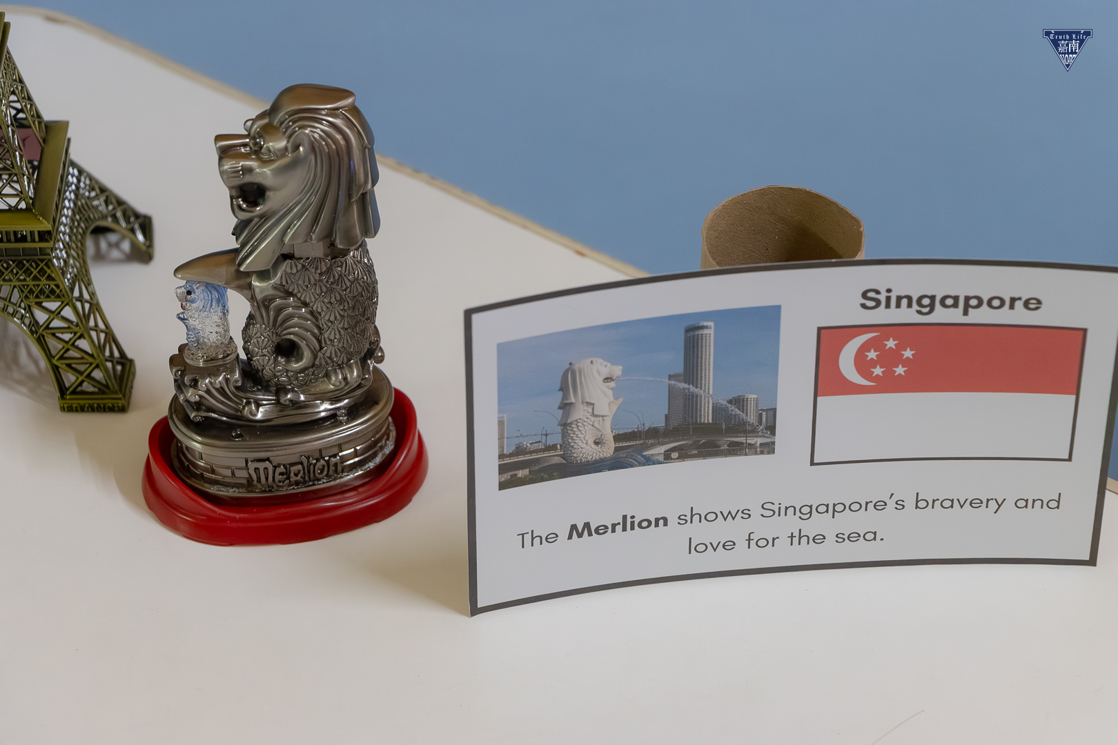 Exhibit of national symbols and prominent landmarks (13)