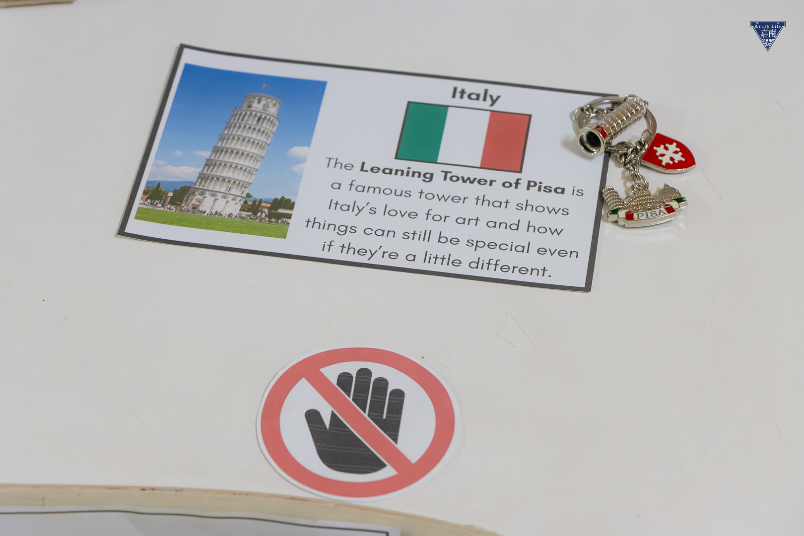 Exhibit of national symbols and prominent landmarks (15)