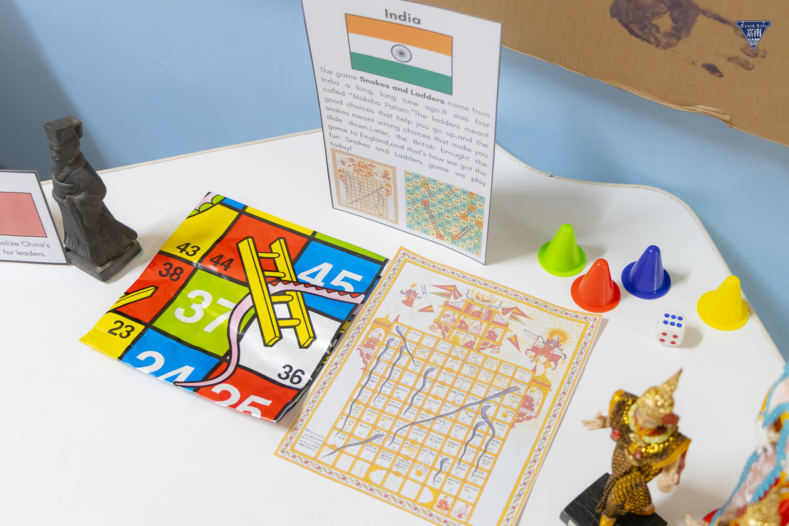 Exhibit of national symbols and prominent landmarks (6)