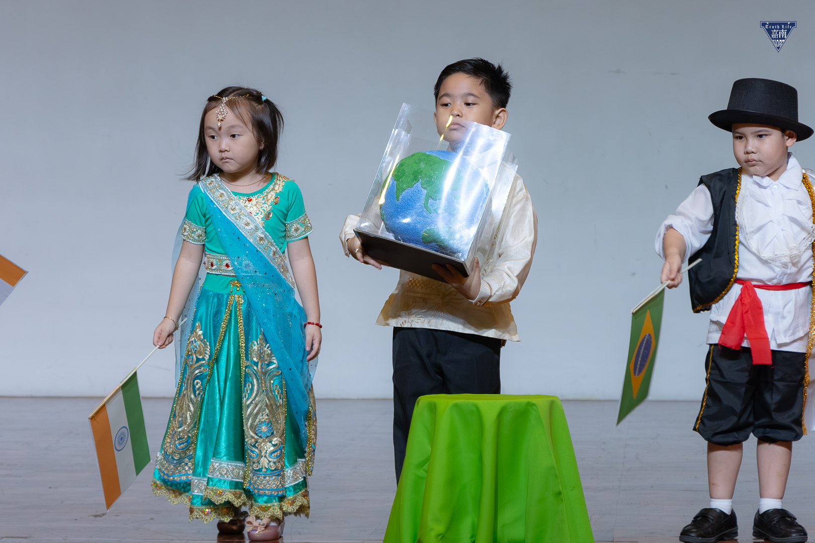 Parade of Nations (14)