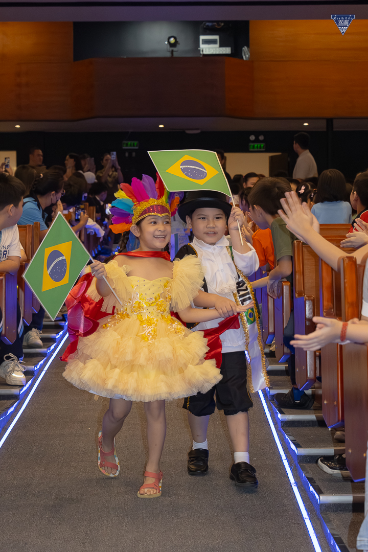 Parade of Nations (4)