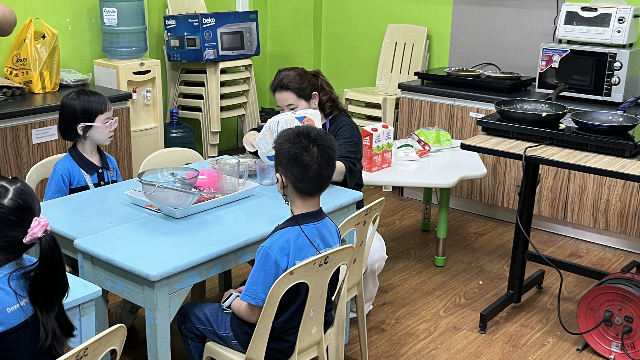 Prepping ingredients and kitchen items (8)