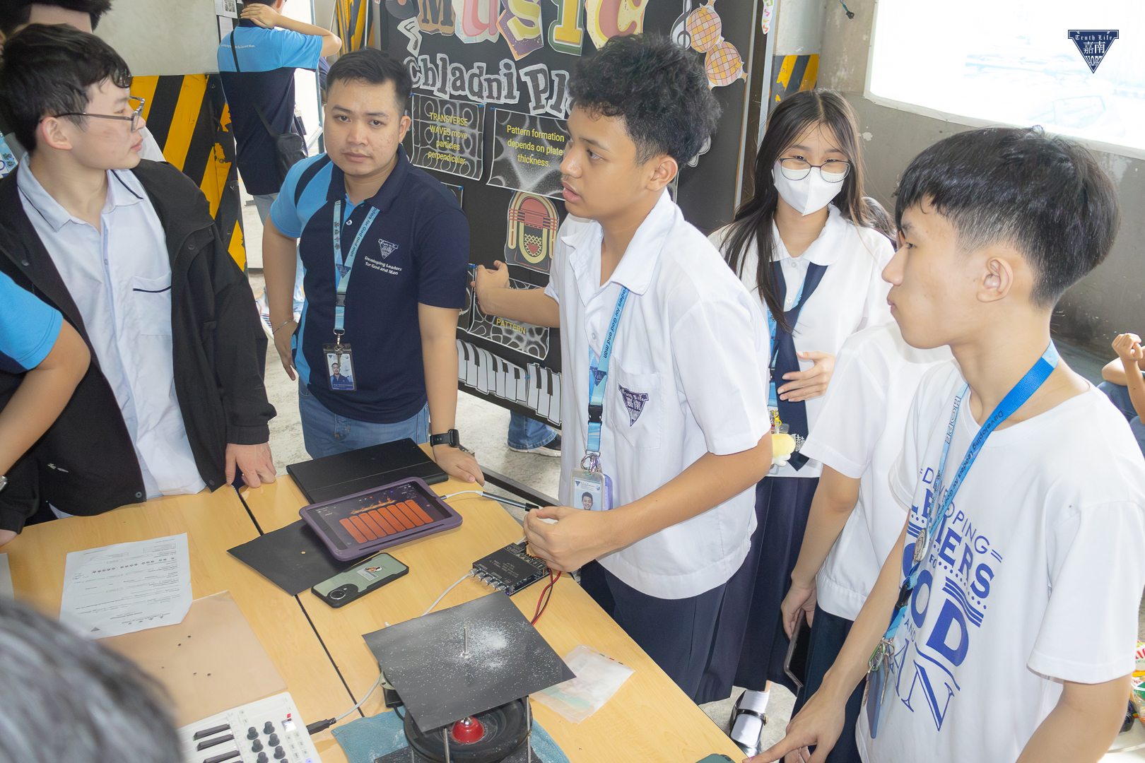 Chladni Plate Exhibit (4)