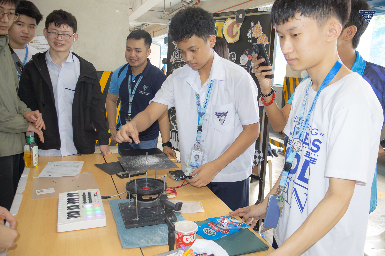 Chladni Plate Exhibit (6)