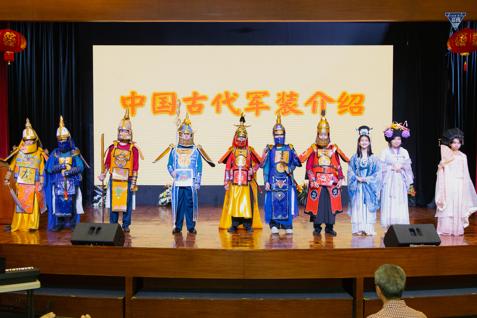 Fashion showcase (13)