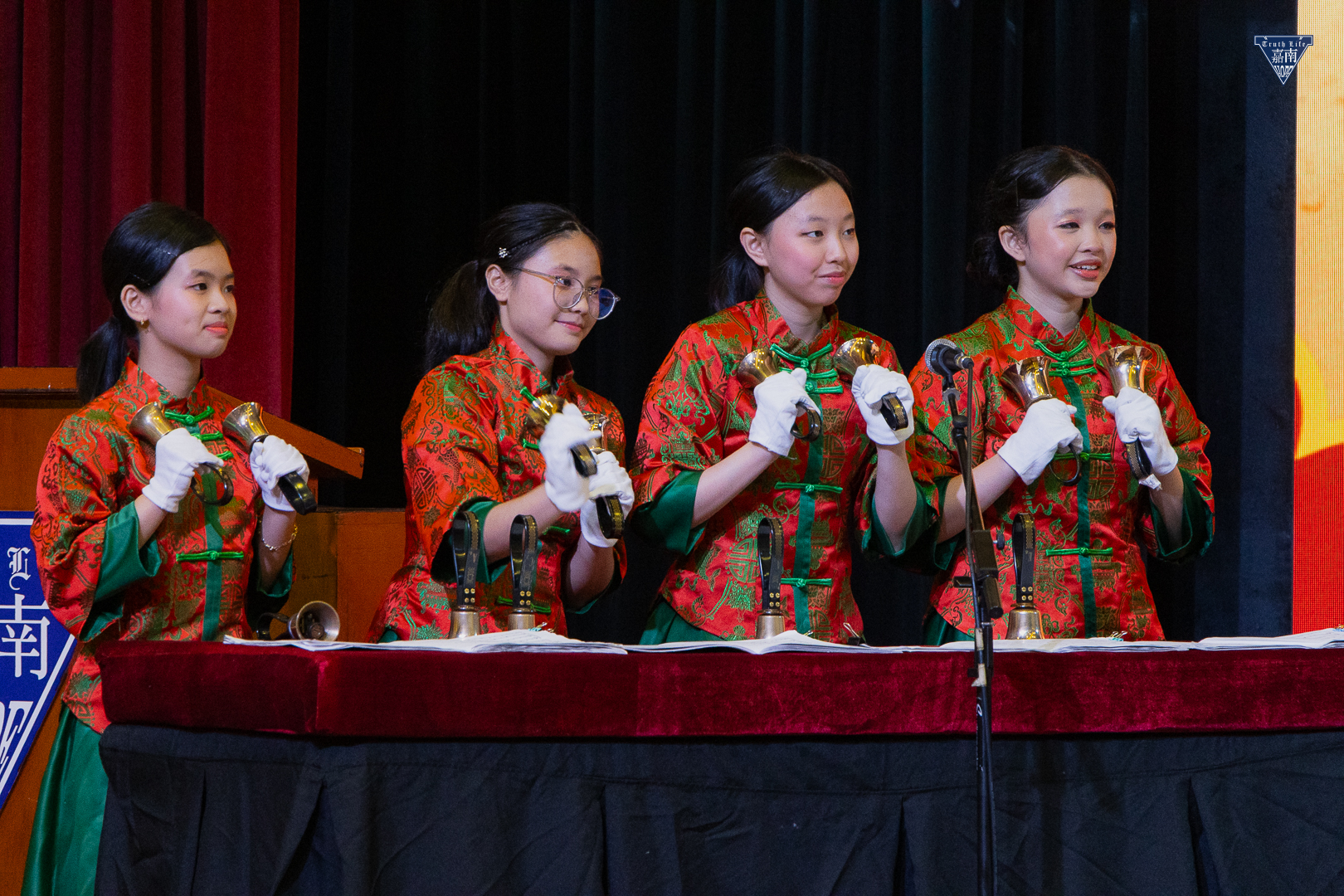 Handbell performance (8)